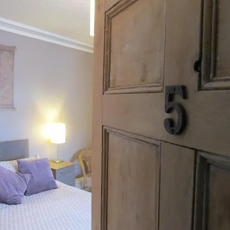 No 3 Bed & Breakfast